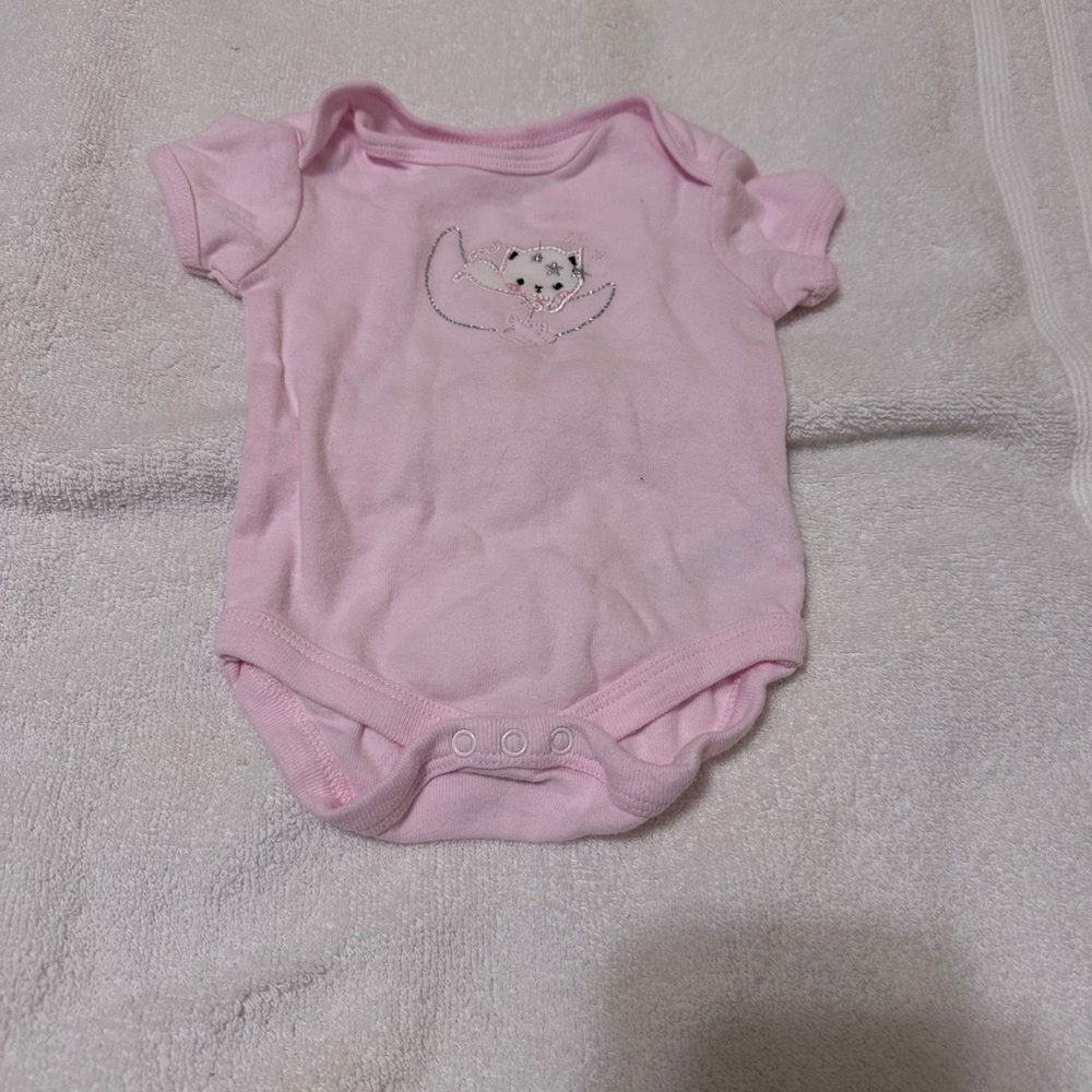 Rene Rofi Baby girls pink onesie with a cat on the moon design 0-3M adorable